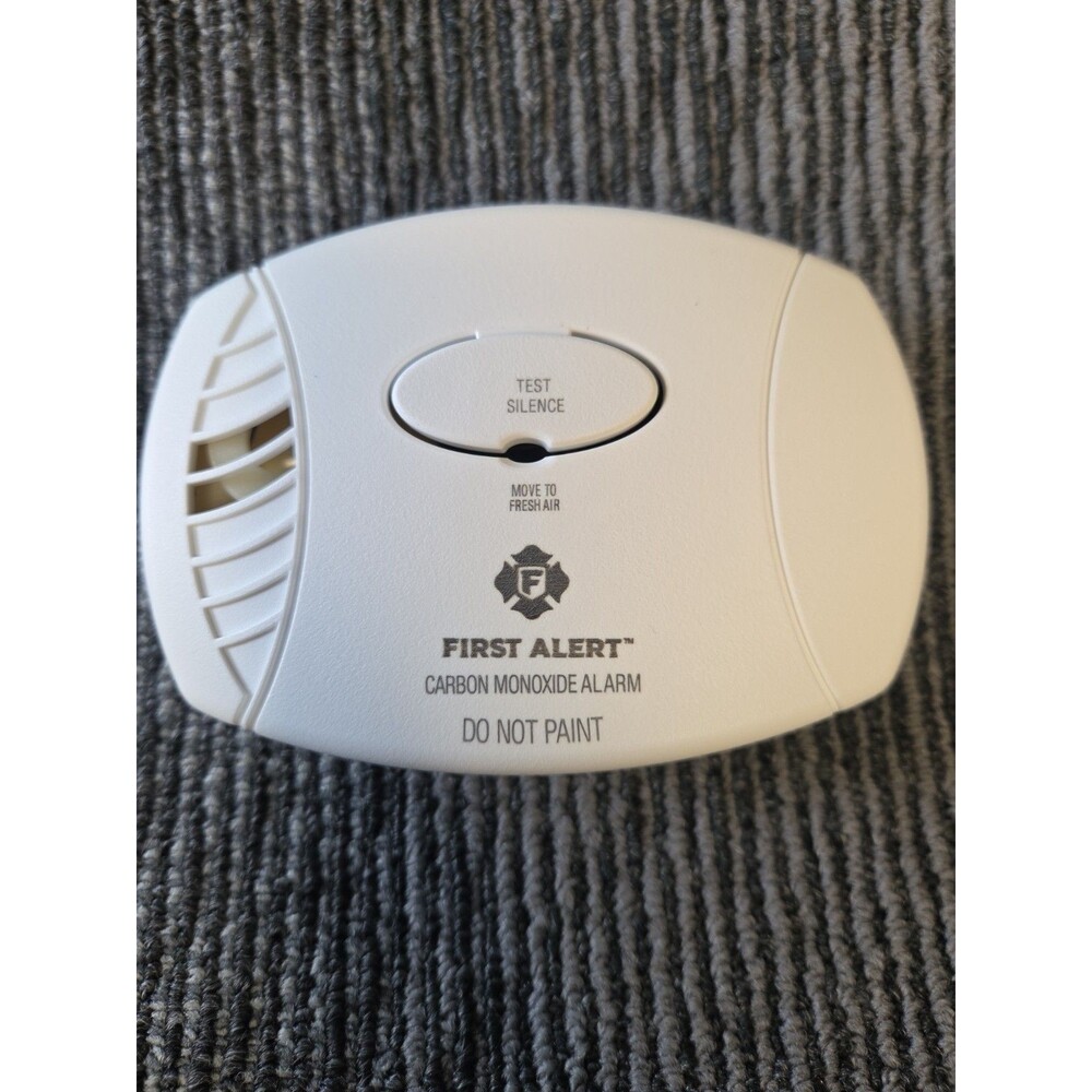 First Alert Carbon Monoxide Alarm Detector Wall Plug-In CO600